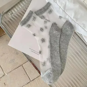 Transparente Sommer Damensocken aus Seide mit Sternenmustern, atmungsaktiv und süß im Design.