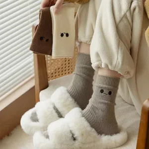 Chaussettes d'hiver épaisses en cachemire et laine pour femmes avec joli design brodé doux chaud