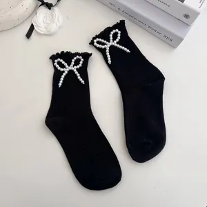Chaussettes noires avec nœud en perles et bordure en dentelle délicate, style mignon quotidien.