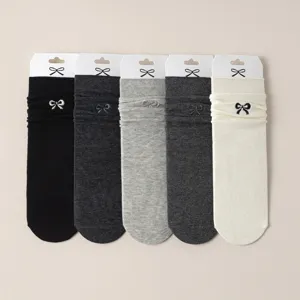 Chaussettes Mi-Mollet Mignonnes pour Femmes Brodées de Nœud Style Japonais Doux Coton Respirant Absorbant la Sueur Chaussettes Décontractées