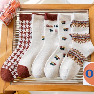 Calze invernali calde spesse a tubo medio, stile retro giapponese con simpatiche spugna 5 paia