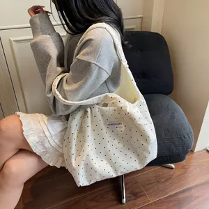 Borsa shopper in tela casual da donna, grande borsa a spalla a pois per uso quotidiano.