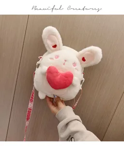 Bezaubernde Plüsch Kaninchen Umhängetasche für süße Mädchen mit Herz Detail und Schultergurt.