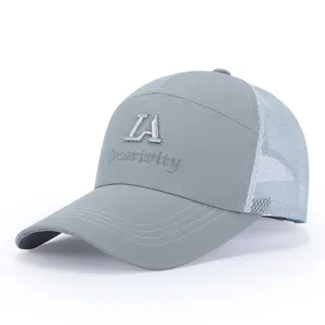 Berretto da baseball in rete traspirante da uomo, cappello parasole grigio all'aperto.