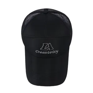 Berretto da baseball in rete traspirante da uomo con dettaglio ricamato e colore nero.
