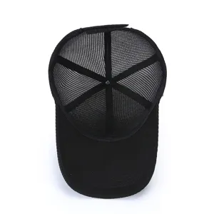 Berretto da baseball in rete traspirante da uomo, vista interna, cappello nero estivo.