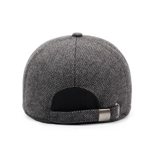 Casquette de baseball en laine chaude pour homme hiver doublée polaire oreille grise.