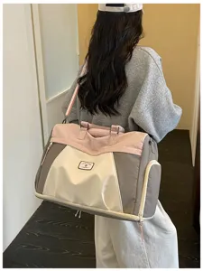 Große Reisetasche mit erweiterbarem Design, ideal für Kurztrips, Fitness und Sport.