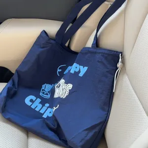Lässige dunkelblaue Canvas-Stofftasche mit süßem Cartoon-Druck für Pendler und Alltag.