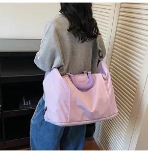 Large capacity expandable fitness bag, casual shoulder travel duffel for business and sports.