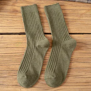 Chaussettes mi-hautes pour femmes, couleur vert armée uni, chaussettes en coton côtelé tricoté.
