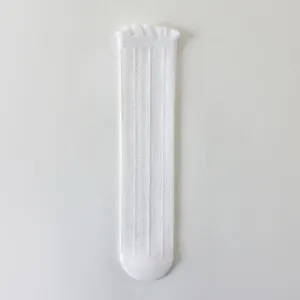 Chaussettes mi-mollet en mesh blanc pour filles avec volants mignons, idéal pour les beaux jours.