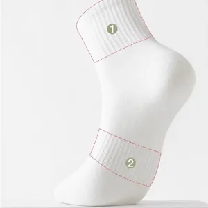 Men's white cotton mid-tube socks, breathable and comfortable sports casual crew socks.