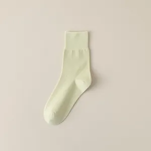 Solid color mid-tube combed cotton women socks, simple spring summer daily casual wear.