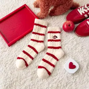 Rood-witte gestreepte winterthermosokken met schattig borduurwerk, gezellige warme dikke sokken.