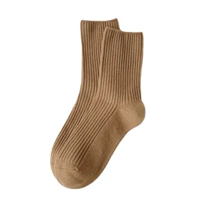 Calzini a coste marroni da donna, comodi calzini medi in cotone per abbigliamento casual.