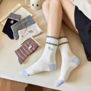 Japanese cute embroidered cartoon socks for women, autumn breathable college style mid-calf socks.