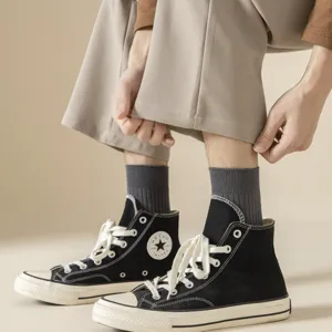 Men solid color ribbed crew socks paired with casual canvas shoes for autumn and winter daily wear