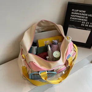 Grosse Canvas Reisetasche, bunte Sporttasche mit grossem Fassungsvermoegen und vielen Faechern.