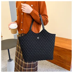 Black quilted tote bag detail shot, large capacity shoulder bag for women daily commute use.