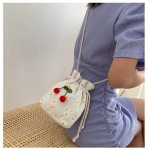 Sac seau cordon marguerite cerise pour femmes, mini sac bandoulière en toile mignonne.