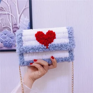 Sac Bandoulière en Peluche Tissé à Main Motif Cœur Mignon Sac Messenger en Tricot Doux Sac Casual pour Femmes