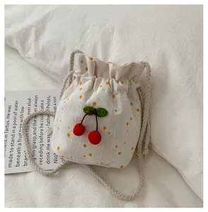 Joli sac seau en toile avec pendentif cerise et imprimé marguerite, sac bandoulière décontracté.