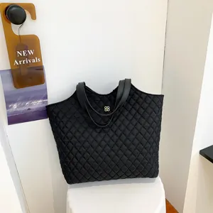 Black quilted tote bag, large capacity oxford cloth shoulder bag for women, winter commuter bag.