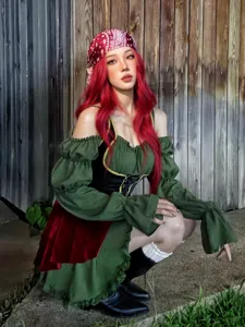 Medieval pirate costume for women, retro Halloween cosplay dress with puff sleeves.