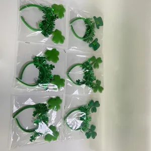 Grüner Kleeblatt Haarreif für St. Patrick's Day Party Zubehör Detailansicht mit 6 Stücken.