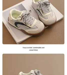 Baskets décontractées élégantes pour enfants avec un design rétro, parfaites pour le quotidien.