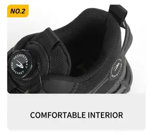 Vista detallada zapatos seguridad transpirables, forro malla, primer plano calzado cómodo.