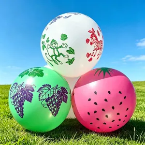 Große Outdoor Aufblasbare Bälle Set, Lustige Frucht und Tier Muster Kinder Spielzeug Wiese.