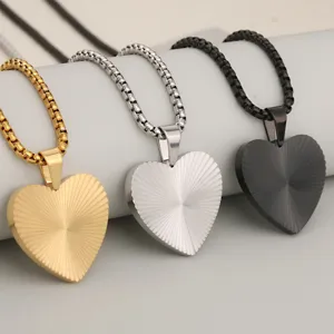 Collar con colgante de corazón de acero inoxidable con cadena oro plata negro, elegante.