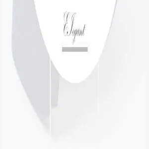 Minimalistisches Nylon Gürtel Detailfoto mit klaren weißen und grauen Tönen elegant.