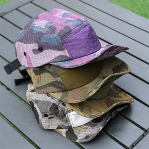 Retro camouflage 5-panel camp cap quick-drying outdoor short brim hat detail view.