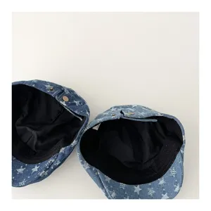 Casquette beret en denim etoile pour enfant, vue detaillee avec doublure et boutons pressions.