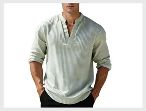 Camisa casual de hombre manga larga cuello V a rayas vista detallada, jersey cómodo.