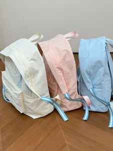 Mochila minimalista de estilo coreano muy versatil para la escuela y uso diario casual