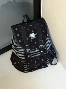 Vista dettagliata dello zaino a righe con stelle e logo di gatto per la scuola casual.