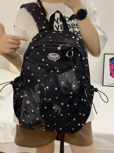 Vista dettagliata dello zaino nero in stile giapponese con motivo a stelle e tasche trasparenti.