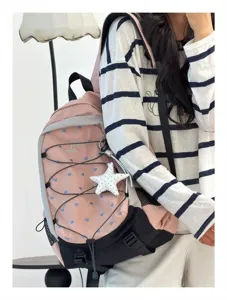 Rosa koreanischer Outdoor Rucksack für Damen mit blauen Herzen und elastischem Kordelzug.