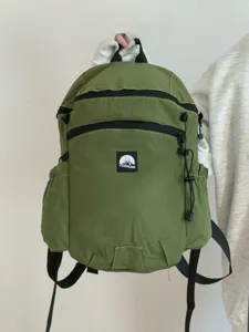 Sac à dos de voyage outdoor multifonctionnel et léger de grande capacité pour l'école.