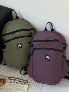 Sac à dos d'extérieur multifonctionnel léger grande capacité pour loisirs et école.