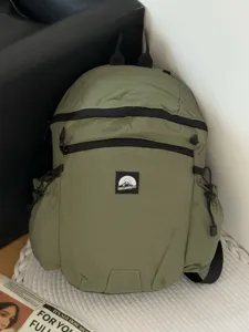 Sac à dos de voyage de randonnée en plein air de grande capacité, vert militaire décontracté.