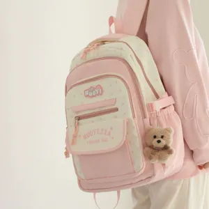 Zaino scolastico rosa e bianco nei dettagli con stelle stampate e grazioso ciondolo orsetto.