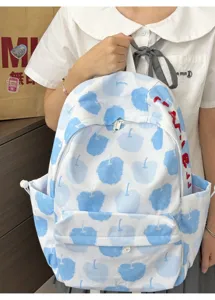 Vista dettagliata del simpatico zaino scolastico con stampa di mele blu, tela leggera.
