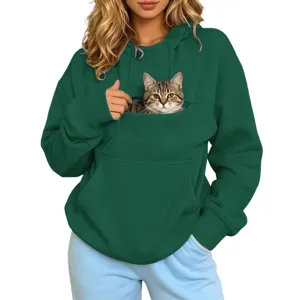 Gedetailleerd overzicht van de comfortabele fleece gevoerde hoodie met kattenzakprint.