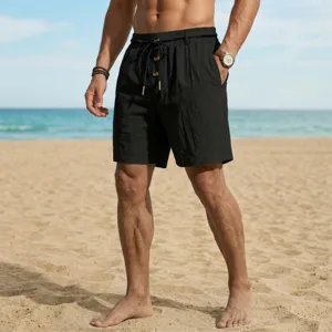 Vista detallada de pantalones cortos de playa casuales de lino para hombre con cordón.