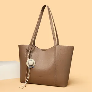 Bruine lederen shopper tas voor dames grote capaciteit schoudertas casual handtas met hoed charm